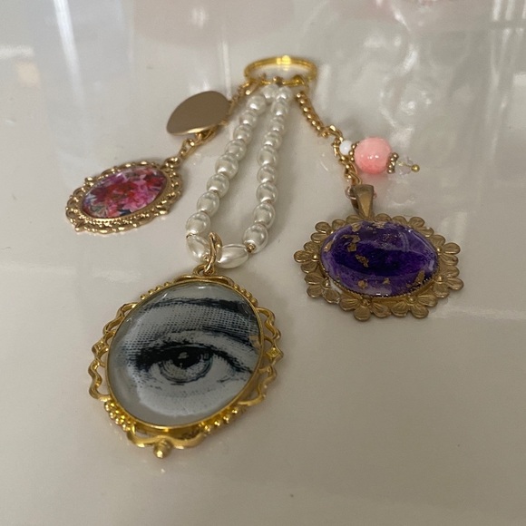 Handbag charm with Gold and Pearl Charms - Picture 3 of 5